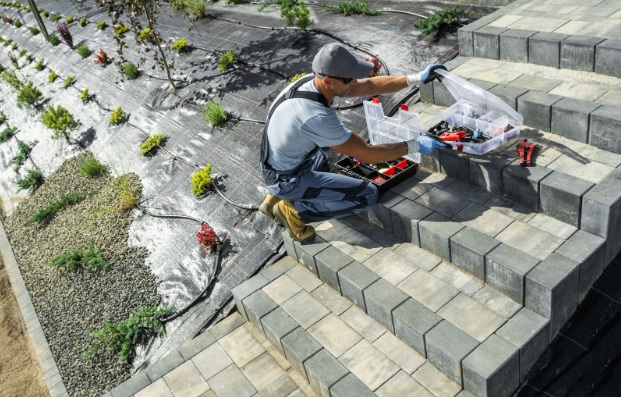 8 Key Factors to Consider when Choosing a Landscaping Company